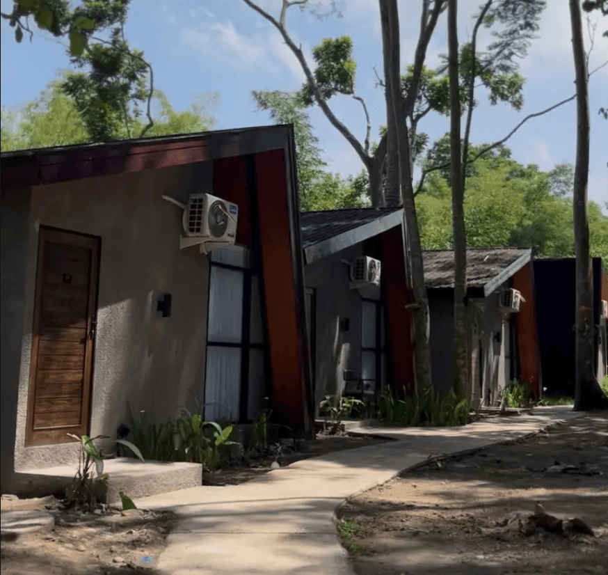 Terbenam Villa Riverside