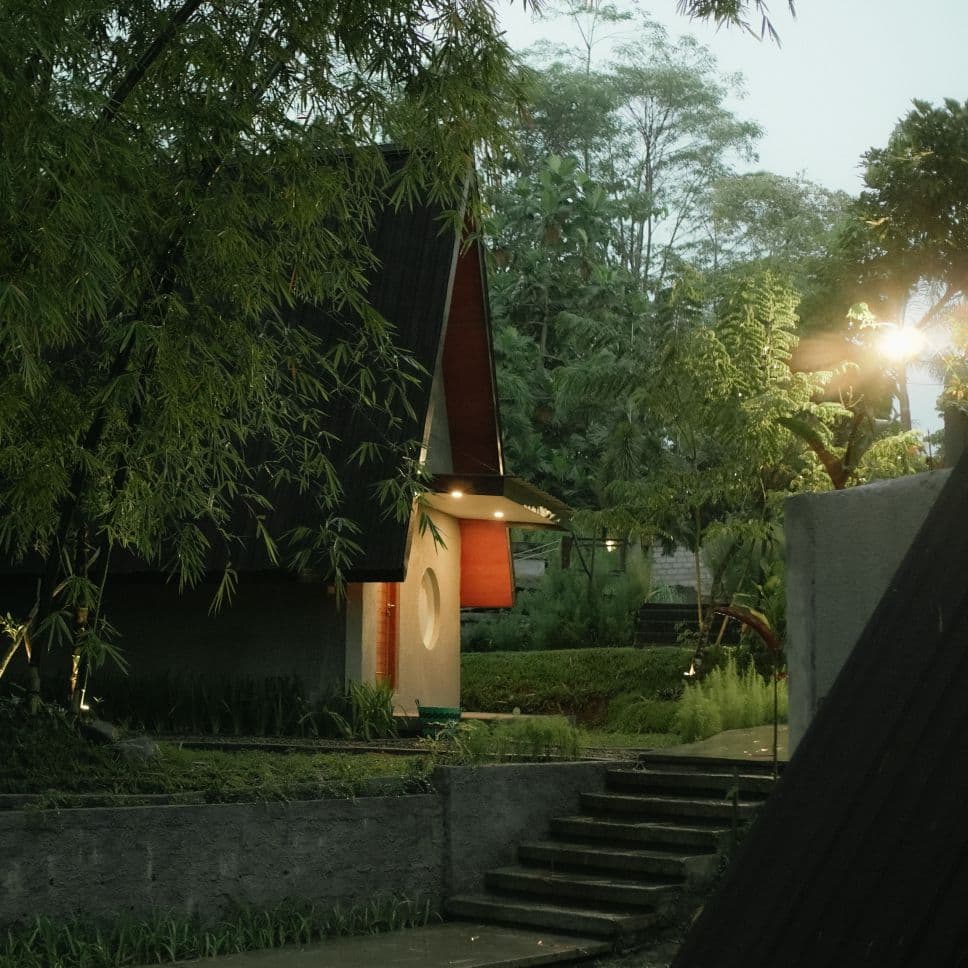 Terbenam Asram Cottage